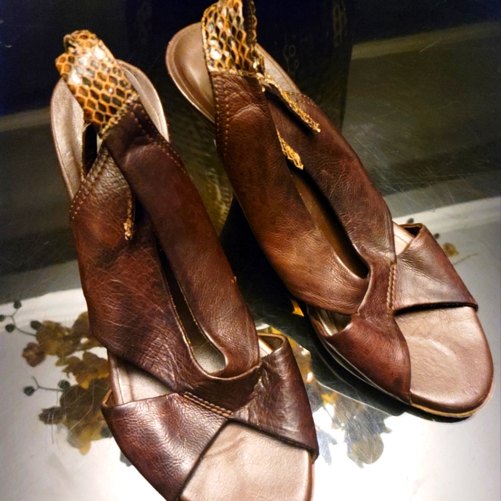 Ladies leather sandals